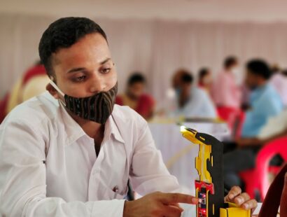Why is it important to teach AI in schools in India?